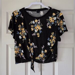 H&M Black Short Sleeve T Shirt With Flowers, Size L